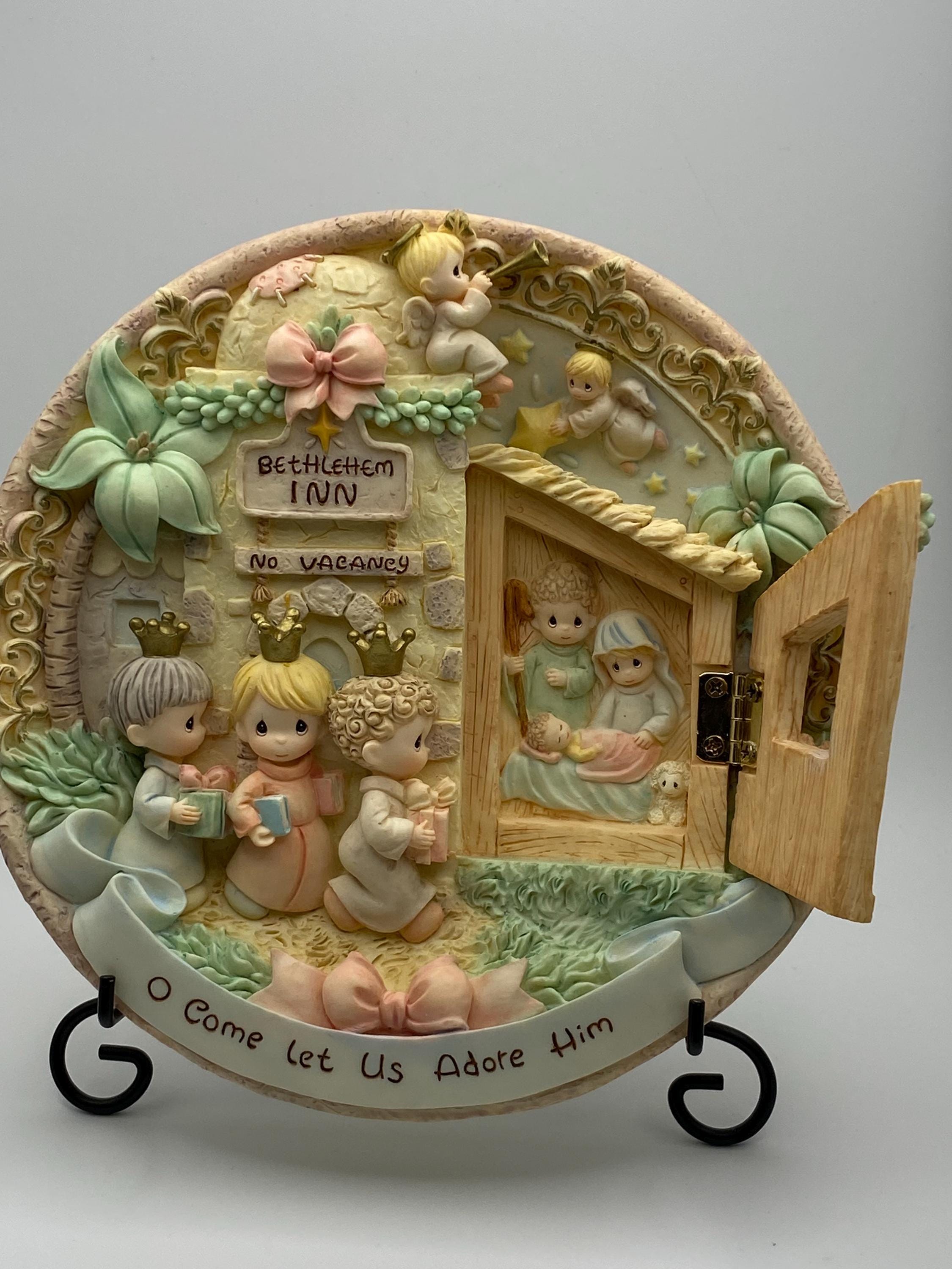 1998 Precious Moments Nativity Wall Plaque – "O Come Let Us Adore Him" – Enesco